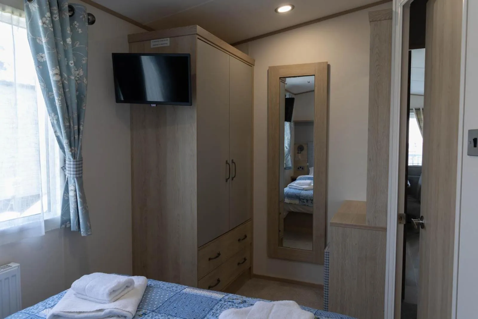 Hiba Luxury Lodge At Parkdean Cayton Bay Holiday Park Scarborough Apartment